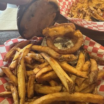 Poundtown - Poundtown Pub - Chicken Shop Near Me - Syracuse, New York