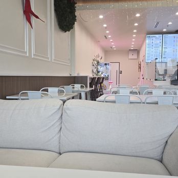 Bambu Desserts & Drinks - Crane games, more tables, large hallway and bar seating - Desserts Near Me - Richmond, Texas