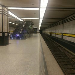 U-Bahnhof Prinzregentenplatz - Klare Linien am U-Bahnhof Prinzregentenplatz