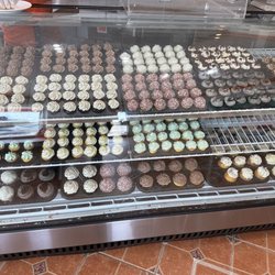 Nina's Fresh Bakery - Daily assortment of cupcakes