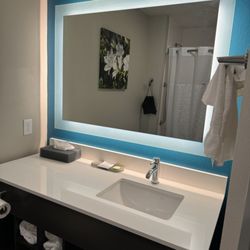 La Quinta by Wyndham Gainesville - Well-lit mirror in the bathroom