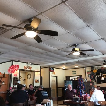 M&W Smokehouse BBQ - Inside the restaurant - Barbeque Near Me - Bonifay, Florida