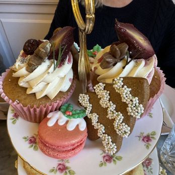 Peggy Porschen Cakes - festive afternoon tea - Patisserie/Cake Shop Near Me - London, XGL Peggy Porschen Cakes - festive afternoon tea - Patisserie/Cake Shop Near Me - London, XGL