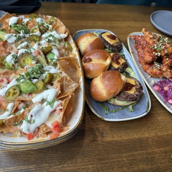 The Playwright - Nachos, Sliders, Tenders - American Near Me - Boston, Massachusetts