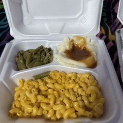 The Ringside Buffet - Macaroni and cheese, mashed potatoes with gravy, green beans
