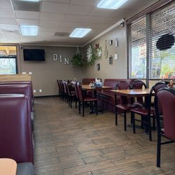 Lindo’s Diner - Nice clean place.