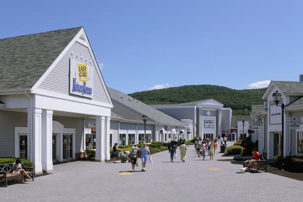 Woodbury Common Premium Outlets by null
