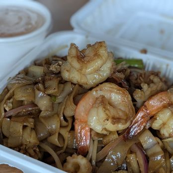 Wok Fusion Kitchen - #18 dry (pan fried) seafood ho fun - Singaporean Near Me - Brooklyn, New York Wok Fusion Kitchen - #18 dry (pan fried) seafood ho fun - Singaporean Near Me - Brooklyn, New York