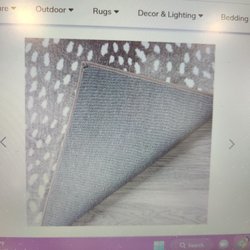 CasaOne - Website photo shows edging and back of rug