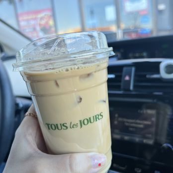 Tous Les Jours - Vanilla iced latte - Bakeries Near Me - Minneapolis, Minnesota Tous Les Jours - Vanilla iced latte - Bakeries Near Me - Minneapolis, Minnesota