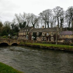 Bibury - Biburys river and hotel and pub