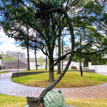 Cullen Sculpture Garden - Museums Near Me - Houston, Texas