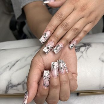 Tiktok Lounge - Super cute silver chrome with black diamonds design by Tony - Nail Salons Near Me - Milpitas, California Tiktok Lounge - Super cute silver chrome with black diamonds design by Tony - Nail Salons Near Me - Milpitas, California
