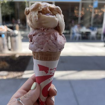 Salt & Straw - Strawberry balsamic and caramel - Ice Cream & Frozen Yogurt Near Me - San Ramon, California