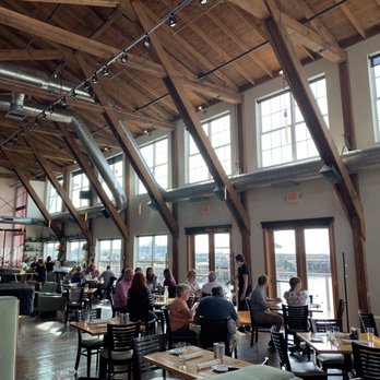 Bridgewater Bistro - Indoor and outdoor seating - New American Near Me - Astoria, Oregon