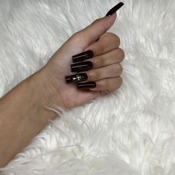 Q Nail Lounge - Nail artist- Hanna - Nail Salons Near Me - Downey, California