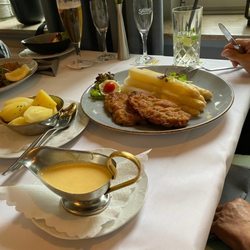 Heerwiese - Schnitzel mit Spargel