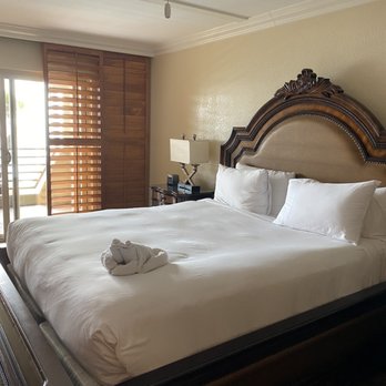 Pacific Terrace Hotel - Super comfortable king bed - San Diego, CA