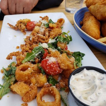 The Biltmore Bar & Grille - Calamari was delicious we really recomend!! - Pubs Near Me - Newton, Massachusetts
