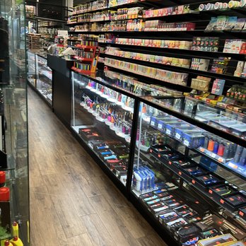 Cloudz Smoke Shop - Vape Shops Near Me - Austin, Texas