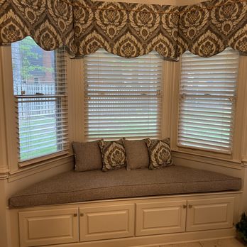 Boyd's Custom Drapery - Bay window valance, cushion and pillows - Shades & Blinds Near Me - Bartlett, Tennessee Boyd's Custom Drapery - Bay window valance, cushion and pillows - Shades & Blinds Near Me - Bartlett, Tennessee