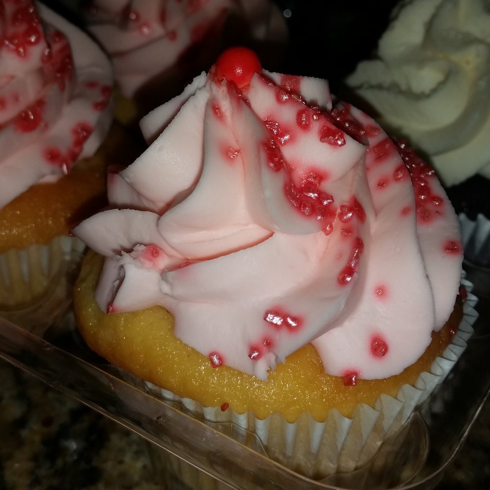 SweetArts - Strawberry cupcake - Cupcakes Near Me - Tracy, California SweetArts - Strawberry cupcake - Cupcakes Near Me - Tracy, California