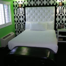 EL CORTEZ CABANA SUITES LAS VEGAS, WAS A FUN ROOM FOR ST. PATTY'S DAY! EL CORTEZ CABANA SUITES LAS VEGAS, WAS A FUN ROOM FOR ST. PATTY'S DAY!