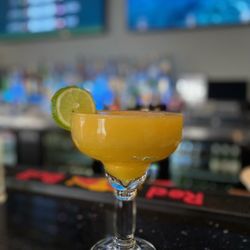 Frozen mango margarita