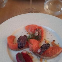 L'Hippo - Entrée gravlax de saumon condiment betterave
