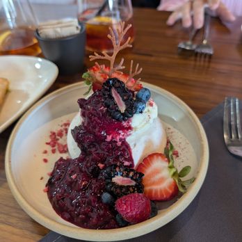 Il Girasole - Pavlova - Italian Near Me - Costa Mesa, California