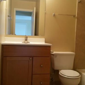 Parkside Estates - All Bathrooms have Wood Cabinets - Apartments Near Me - Glendale Heights, Illinois Parkside Estates - All Bathrooms have Wood Cabinets - Apartments Near Me - Glendale Heights, Illinois