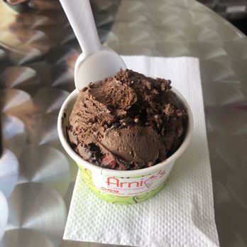Arnie's Creamery - Chocolate Cookies and Cream from Arnie's - Ice Cream & Frozen Yogurt Near Me - Guaynabo, Puerto Rico