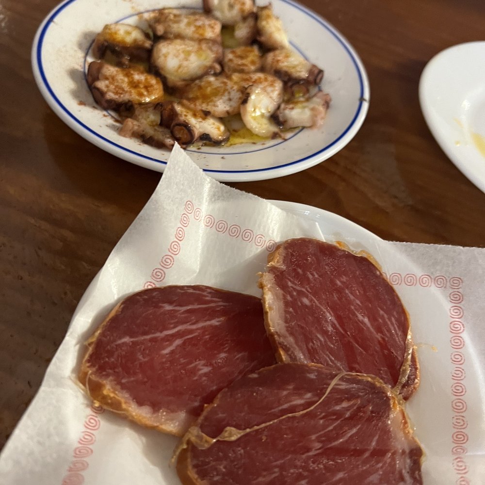 Bodega Mateo Ruiz - tapas: pulpo a la gallega (octopus), caña de lomo (pork) - Tapas Bars Near Me - Seville, SE