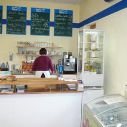 Hemme Milch - Hofcafé - Verkaufstresen im Hemme Milch Hofladen
