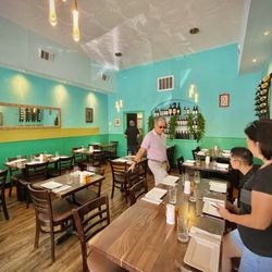 Calamari Bistro & Bar - Interior