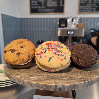Little Sister Cake Shop - Custom Cakes Near Me - Houston, Texas