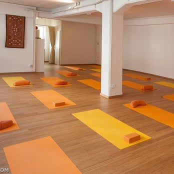 Hatha Yoga - salle de pratique du 1er étage - Yoga Near Me - Strasbourg, 67