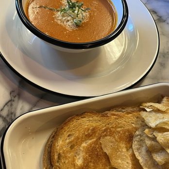 The Dez - tomato soup and grilled cheese - Coffee & Tea Near Me - Joshua Tree, California