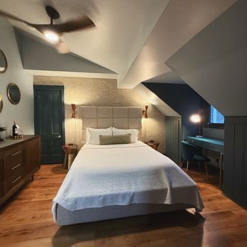 Cornell Inn - Room M25 - Bed & Breakfast Near Me - Lenox, Massachusetts