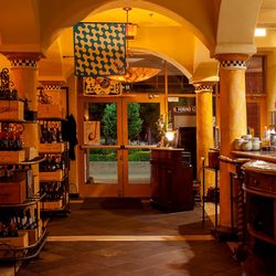 Il Forno Classico - Welcoming Host Station