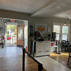 Tia B's La Waffleria - Inside area