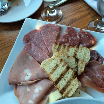 Il Violino - Pour selection for cheese and cold cuts, disappointing - Italian Near Me - New York, New York Il Violino - Pour selection for cheese and cold cuts, disappointing - Italian Near Me - New York, New York