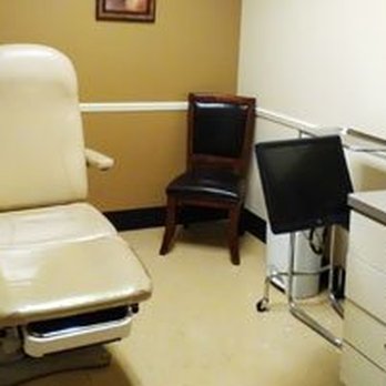 Taren L. Cardona, DPM - Treatment Room - Sports Medicine Near Me - Webster, Texas Taren L. Cardona, DPM - Treatment Room - Sports Medicine Near Me - Webster, Texas