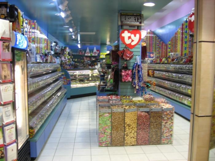 CANDY WORLD CLOSED 5 Woodfield Mall, Schaumburg, Illinois Candy