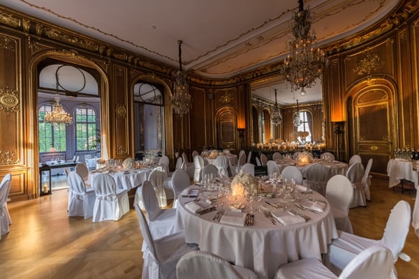 Restaurant im Schlosshotel Berlin by Patrick Hellmann by null