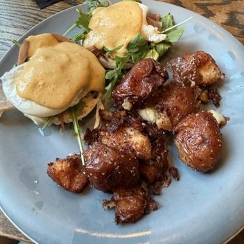 Wade's Landing - Eggs Benedict with Prosciutto - Cocktail Bars Near Me - Rockwall, Texas