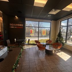 Dunkin' - Dining area