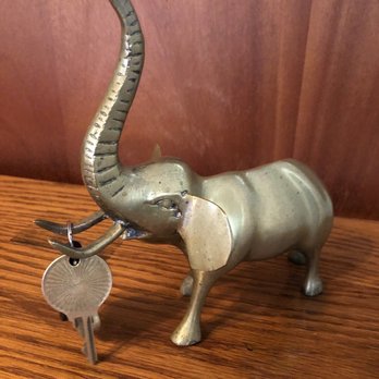 Villa Royale - Hung my room key on this midcentury modern brass elephant - Hotels Near Me - Palm Springs, California Villa Royale - Hung my room key on this midcentury modern brass elephant - Hotels Near Me - Palm Springs, California