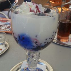 Eiscafé San Marco - Riesen Joghurt Eisbecher