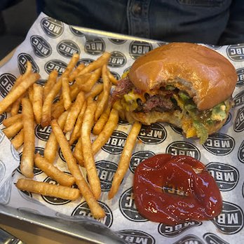 Milwaukee Burger Company - Dad's order (jalapeno cheddar burger) - New American Near Me - Wausau, Wisconsin
